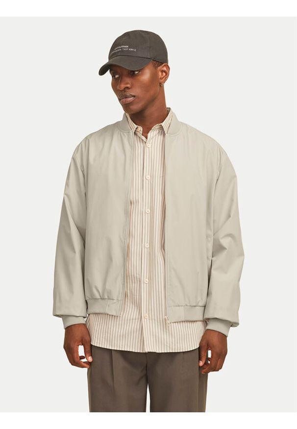 Jack & Jones Kurtka bomber Echarge 12268608 Beżowy Regular Fit. Kolor: beżowy. Materiał: syntetyk
