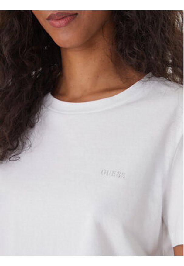 Guess T-Shirt V6GI17 K2984 Biały Regular Fit. Kolor: biały. Materiał: bawełna