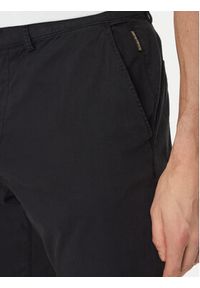 Napapijri Chinosy M-Puyo NP0A4H98 Czarny Slim Fit. Kolor: czarny. Materiał: bawełna #9