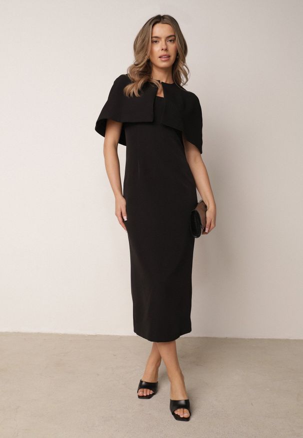 Born2be - Czarna Dopasowana Elegancka Sukienka VICES z Pelerynką Celareca. Kolor: czarny. Materiał: poliester. Długość rękawa: na ramiączkach. Styl: elegancki