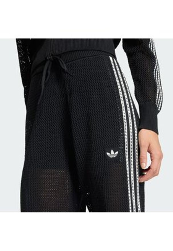 Adidas - adidas Spodnie dzianinowe Knitted Crochet Firebird KC6494 Czarny Regular Fit. Kolor: czarny. Materiał: syntetyk