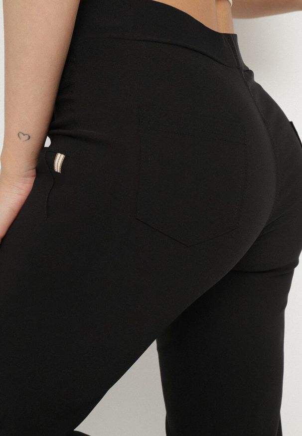 Born2be - Czarne Dopasowane Spodnie z Bawełną i Wysokim Stanem Daviliana. Okazja: na co dzień. Stan: podwyższony. Kolor: czarny. Materiał: bawełna. Styl: casual