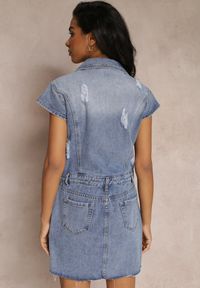 Renee - Niebieska Sukienka Mini z Jeansu z Dziurami i Dużym Kołnierzem Victori. Kolor: niebieski. Materiał: jeans. Długość rękawa: krótki rękaw. Sezon: lato, wiosna. Długość: mini #4