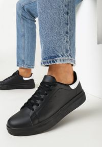Born2be - Czarno-Białe Sznurowane Sneakersy na Płaskiej Podeszwie Didi. Kolor: czarny. Materiał: jeans. Obcas: na płaskiej podeszwie #1