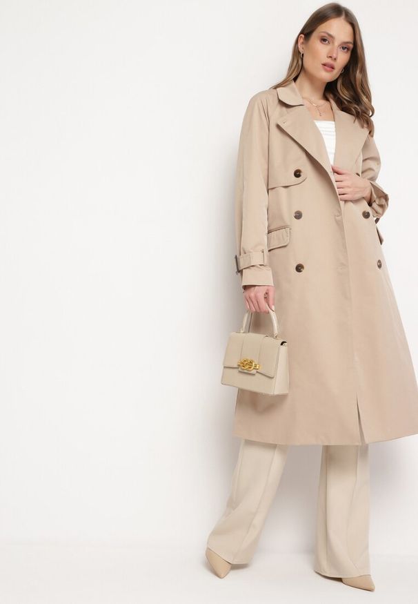 Born2be - Beżowy Dwurzędowy Płaszcz Trencz z Patkami na Rękawach i Paskiem w Talii Fiorre. Kolor: beżowy. Materiał: tkanina