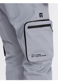 Ombre Clothing - Spodnie męskie JOGGERY z odstającymi i zapinanymi kieszeniami cargo - jasnoszare V8 - Rozmiar: M. Kolor: szary. Materiał: guma, tkanina, elastan, bawełna. Wzór: nadruk #3