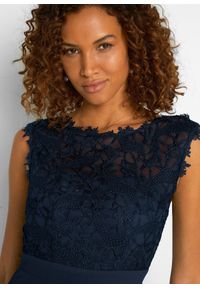 bonprix - Długa sukienka z koronką. Kolor: niebieski. Materiał: koronka. Wzór: koronka. Styl: elegancki, wizytowy. Długość: maxi #2