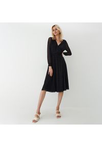 Mohito - Sukienka midi z długim rękawem - Czarny. Kolor: czarny. Długość rękawa: długi rękaw. Długość: midi #1