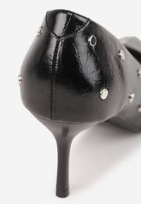 Renee - Czarne Czółenka Vices na Szpilce z Wkładką ze Skóry Naturalnej z Klamrą i Ćwiekami Riloria. Okazja: na co dzień. Zapięcie: klamry. Kolor: czarny. Materiał: skóra. Wzór: aplikacja. Obcas: na szpilce. Styl: wizytowy, casual, klasyczny #3