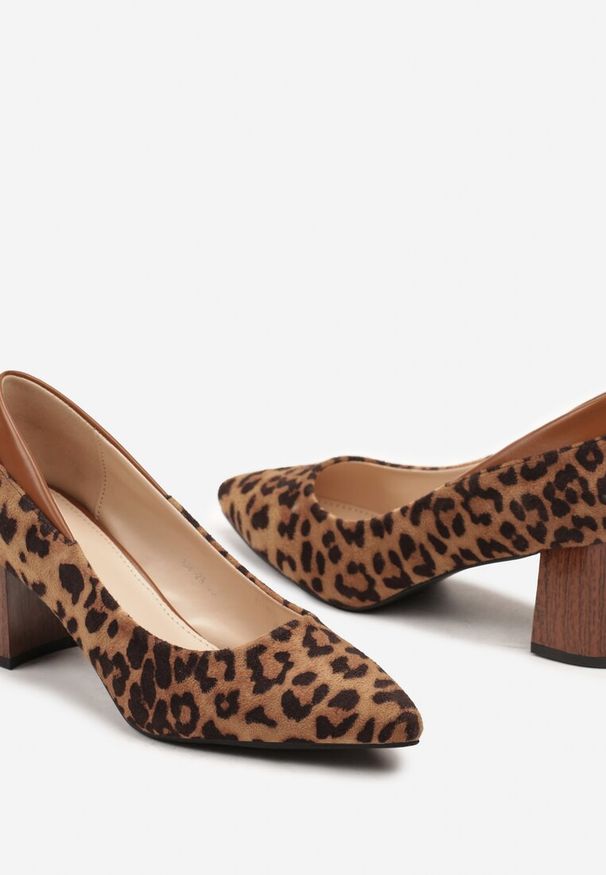 Renee - Brązowe Czółenka na Słupku w Klasycznym Stylu Ozdobione Wzorem w Panterkę Zeianae. Okazja: na co dzień. Kolor: brązowy. Materiał: jeans. Wzór: motyw zwierzęcy, aplikacja. Obcas: na słupku. Styl: klasyczny. Wysokość obcasa: średni