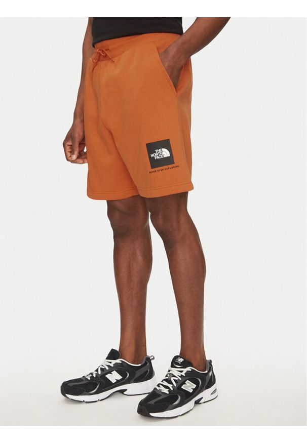 The North Face Szorty sportowe Nse Box NF0A8C1J Brązowy Regular Fit. Kolor: brązowy. Materiał: syntetyk, bawełna. Styl: sportowy