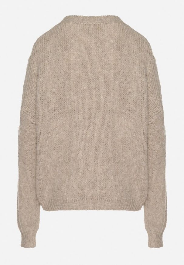 Born2be - Beżowy Sweter o Klasycznym Prostym Kroju z Domieszką Wełny i Wiskozy Sezisya. Okazja: na co dzień. Kolor: beżowy. Materiał: wełna, wiskoza. Długość rękawa: długi rękaw. Długość: długie. Wzór: aplikacja. Sezon: zima, jesień. Styl: klasyczny