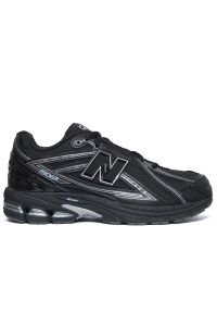 Buty młodzieżowe New Balance G190619R - czarne. Kolor: czarny. Materiał: guma, materiał, syntetyk. Szerokość cholewki: normalna #1