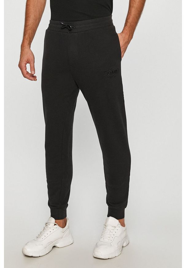 Tommy Jeans - Spodnie. Kolor: czarny. Materiał: bawełna, dzianina. Wzór: gładki