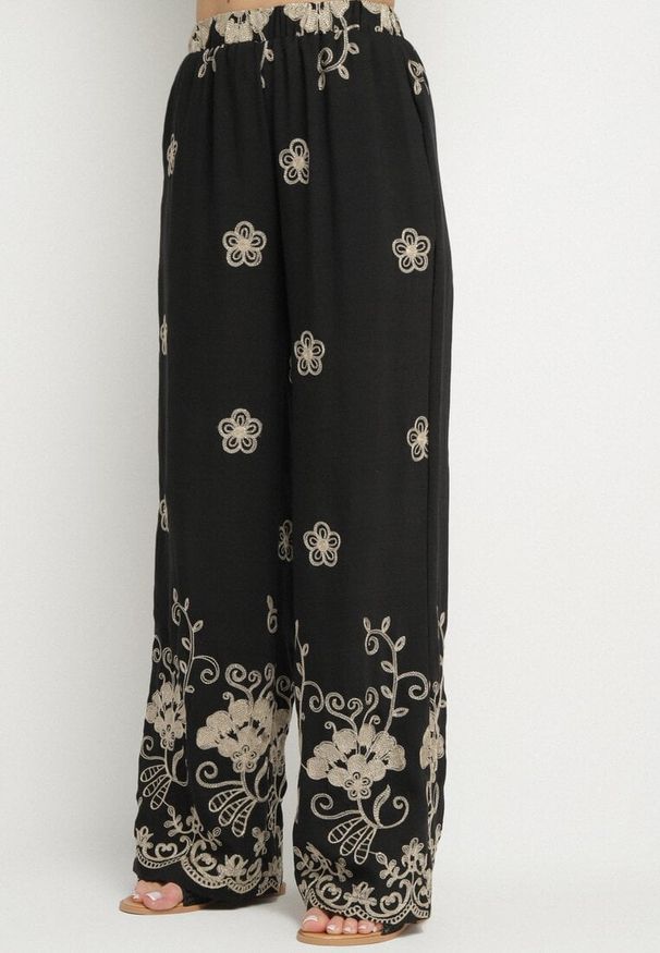 Born2be - Czarny Bawełniany Komplet Zdobiony Metalicznym Haftem Koszula i Spodnie Banovia. Kolor: czarny. Materiał: bawełna. Wzór: aplikacja, haft