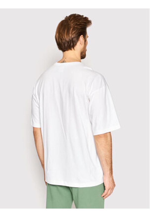 Champion T-Shirt Small C Logo 216548 Biały Muscle Fit. Kolor: biały. Materiał: bawełna