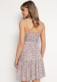 Born2be - Biało-Różowa Sukienka z Wiskozy Porthos. Kolor: biały. Materiał: wiskoza. Długość rękawa: na ramiączkach. Wzór: kwiaty. Sezon: lato. Typ sukienki: kopertowe. Długość: mini #6