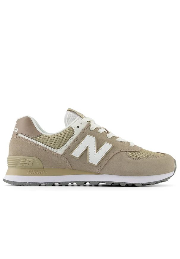 Buty New Balance U574ESF - brązowe. Okazja: na co dzień. Kolor: brązowy. Materiał: zamsz, guma, dresówka. Szerokość cholewki: normalna. Model: New Balance 574