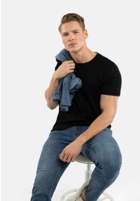 Volcano - Bawełniana koszulka T-BASIC. Kolekcja: plus size. Kolor: czarny. Materiał: bawełna. Długość rękawa: krótki rękaw. Długość: krótkie. Styl: klasyczny #1