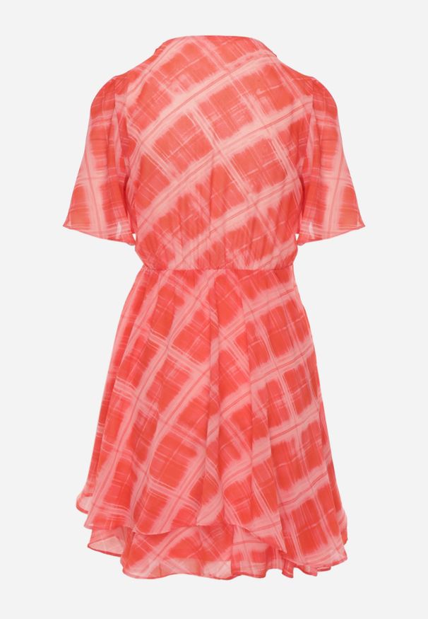 Renee - Różowa Sukienka Rozkloszowana z Kopertowym Dekoltem w Abstrakcyjny Wzór Irinera. Typ kołnierza: dekolt kopertowy. Kolor: różowy. Materiał: poliester. Wzór: nadruk. Typ sukienki: kopertowe