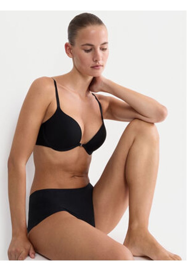 Triumph Biustonosz push-up Pure Micro 10226410 Czarny. Kolor: czarny. Materiał: syntetyk. Rodzaj stanika: push-up