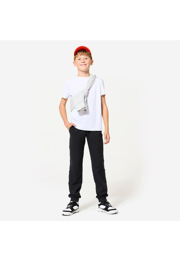 DOMYOS - Spodnie dresowe dla dzieci Domyos 100. Kolekcja: plus size. Kolor: wielokolorowy, czarny, beżowy. Materiał: dresówka. Sport: joga i pilates