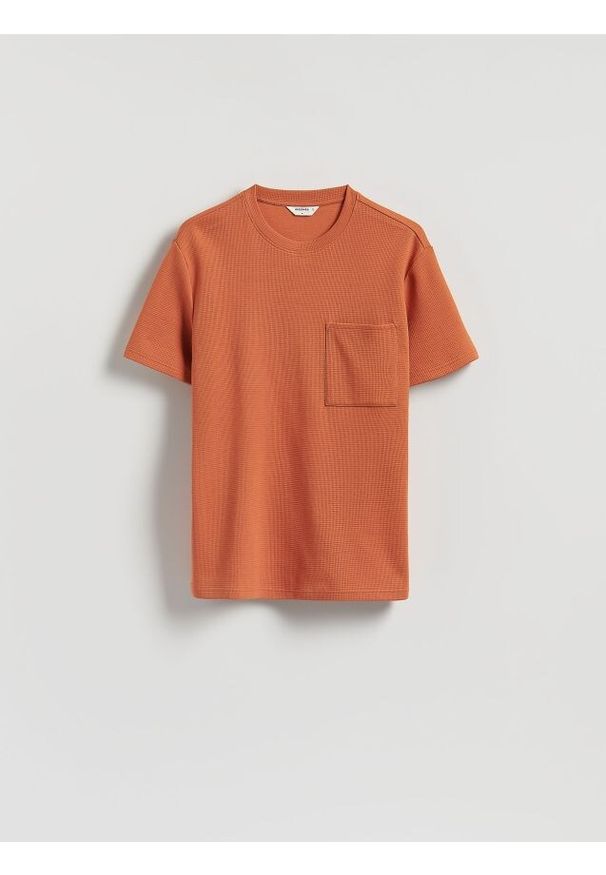 Reserved - Strukturalny t-shirt comfort fit - intenstywna czerwień. Kolor: czerwony. Materiał: bawełna, dzianina