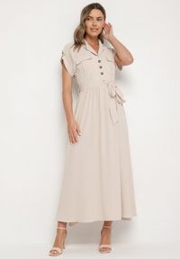 Born2be - Beżowa Sukienka o Koszulowym Kroju z Krótkim Rękawem i Wiązanym Paskiem Nalella. Okazja: na co dzień. Kolor: beżowy. Materiał: jeans. Długość rękawa: krótki rękaw. Typ sukienki: koszulowe. Styl: klasyczny, casual