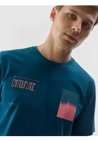 4f - 4F T-shirt z nadrukiem męski - turkusowy XXL. Okazja: na co dzień. Kolor: turkusowy. Materiał: bawełna, jersey, dzianina. Wzór: nadruk. Styl: sportowy, klasyczny, casual