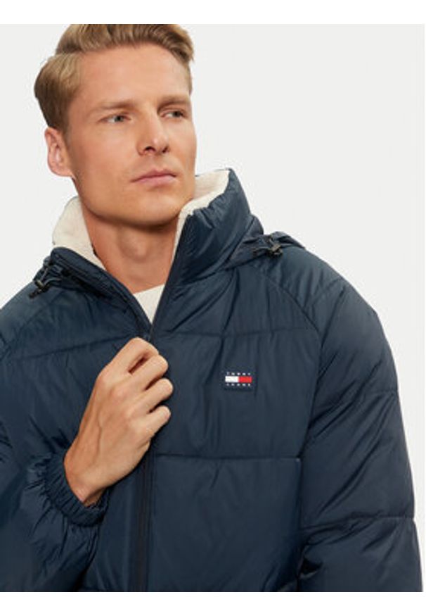 Tommy Jeans Kurtka zimowa DM0DM20003 Granatowy Relaxed Fit. Kolor: niebieski. Materiał: syntetyk. Sezon: zima