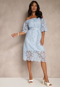 Renee - Niebieska Sukienka z Bawełną z Paskiem z Klamrą Perełkami i Cyrkoniami Neralisse. Kolor: niebieski. Materiał: bawełna. Styl: klasyczny, elegancki
