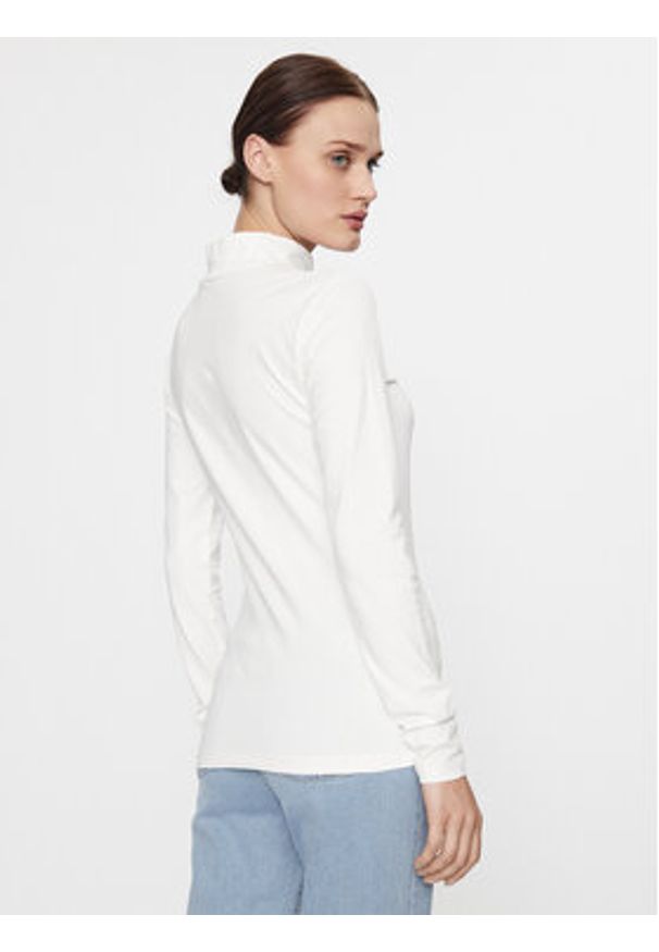 JDY Golf 15165633 Biały Slim Fit. Typ kołnierza: golf. Kolor: biały. Materiał: bawełna