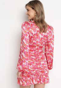 Born2be - Różowa Mini Sukienka Marszczona o Kopertowym Kroju z Lekką Falbanką Xarsa. Kolor: różowy. Typ sukienki: kopertowe. Długość: mini #4