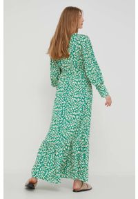 Answear Lab sukienka kolor zielony maxi rozkloszowana. Kolor: zielony. Materiał: tkanina. Długość rękawa: długi rękaw. Typ sukienki: rozkloszowane. Styl: wakacyjny. Długość: maxi