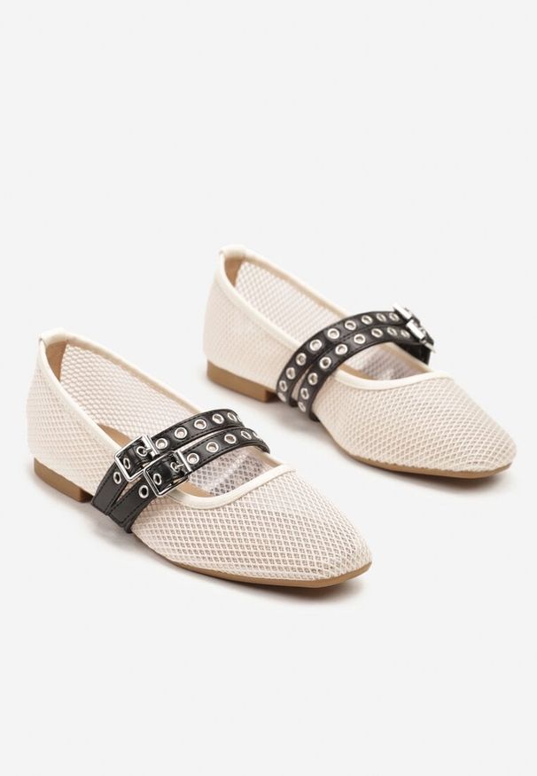 Born2be - Beżowe Balerinki z Siateczkową Cholewką i Paskami w Rockowym Stylu Korlevia. Okazja: na co dzień. Zapięcie: pasek. Kolor: beżowy. Materiał: skóra, jeans. Szerokość cholewki: normalna. Styl: rockowy