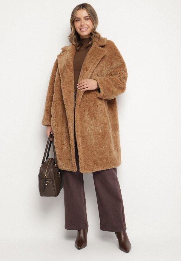 Born2be - Brązowy Dwurzędowy Płaszcz Teddy o Fasonie Oversize Anerre. Typ kołnierza: golf. Kolor: brązowy. Materiał: dzianina, jeans, wełna. Styl: elegancki