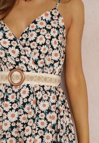 Renee - Czarno-Biały Kombinezon z Paskiem Filese. Kolor: czarny. Materiał: bawełna. Długość rękawa: na ramiączkach. Długość: krótkie. Wzór: kwiaty, aplikacja. Sezon: lato. Styl: boho, elegancki #2