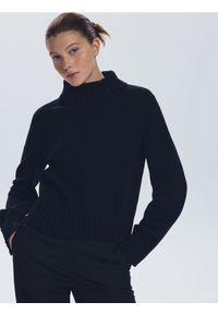 Reserved - Sweter z golfem - czarny. Typ kołnierza: golf. Kolor: czarny. Materiał: dzianina. Wzór: gładki