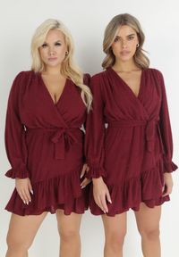 Born2be - Bordowa Sukienka Pronynome. Kolor: czerwony. Materiał: tkanina, guma. Wzór: aplikacja. Typ sukienki: kopertowe. Długość: mini #5