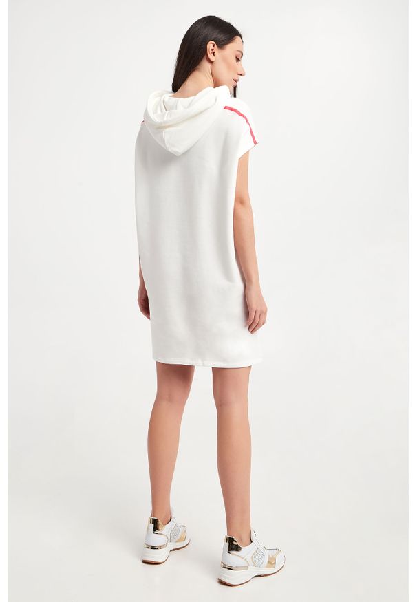 Twinset Milano - Sukienka TWINSET ACTITUDE. Typ kołnierza: kaptur. Długość: midi