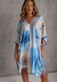Renee - Niebieskie Ponczo z Wiskozy w Kwiatowy Print z Lamówką Twigs. Okazja: na plażę. Kolor: niebieski. Materiał: wiskoza. Wzór: nadruk, kwiaty. Styl: elegancki #1
