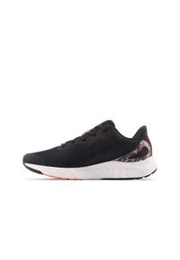 Buty do chodzenia damskie New Balance GPARIRB4. Zapięcie: sznurówki. Kolor: czarny. Materiał: guma, materiał, tkanina, syntetyk. Szerokość cholewki: normalna. Sport: turystyka piesza