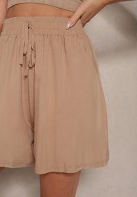Renee - Beżowe Szorty z Bawełny High Waist Ozdobione Wiązaniem Selmio. Okazja: na co dzień. Stan: podwyższony. Kolor: beżowy. Materiał: bawełna. Wzór: aplikacja. Styl: elegancki, casual