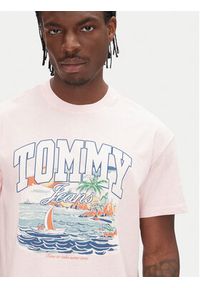 Tommy Jeans T-Shirt Arch Sailing DM0DM21867 Różowy Relaxed Fit. Kolor: różowy. Materiał: bawełna