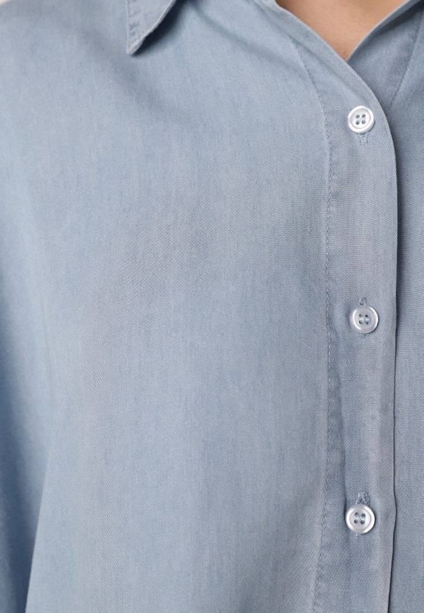 Born2be - Jasnoniebieska Nietoperzowa Koszula Oversize z Wiskozą z Rękawami 3/4 Mathei. Okazja: na co dzień. Kolor: niebieski. Materiał: wiskoza. Styl: elegancki, casual
