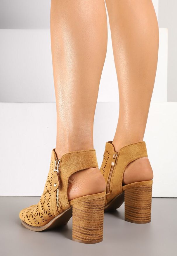 Renee - Brązowe Sandały Botki Peep Toe na Obcasie z Ażurową Cholewką Julliane. Okazja: na co dzień. Nosek buta: otwarty. Kolor: brązowy. Wzór: ażurowy. Obcas: na obcasie. Styl: elegancki, casual. Wysokość obcasa: średni