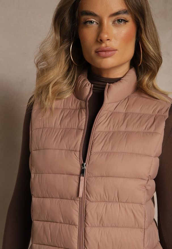 Renee - Beżowa Kamizelka Ozdobiona Pikowaniem Soellame. Okazja: na co dzień. Kolor: beżowy. Wzór: aplikacja. Styl: street, casual