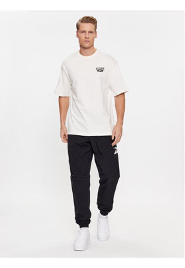 Reebok T-Shirt Archive Essentials IM1525 Biały Regular Fit. Kolor: biały. Materiał: bawełna