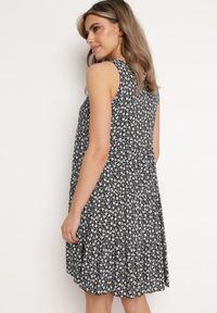 Born2be - Czarna Bawełniana Sukienka w Kwiaty z Falbanką Rissafa. Okazja: na co dzień. Kolor: czarny. Materiał: bawełna. Wzór: kwiaty. Typ sukienki: proste. Styl: casual #4