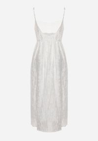 Born2be - Biała Sukienka na Regulowanych Ramiączkach Ozdobiona Cyrkoniami z Materiałowym Paskiem Selolia. Okazja: na co dzień. Typ kołnierza: dekolt w kształcie V. Kolor: biały. Materiał: materiał. Długość rękawa: na ramiączkach. Wzór: aplikacja. Typ sukienki: proste. Styl: casual #7